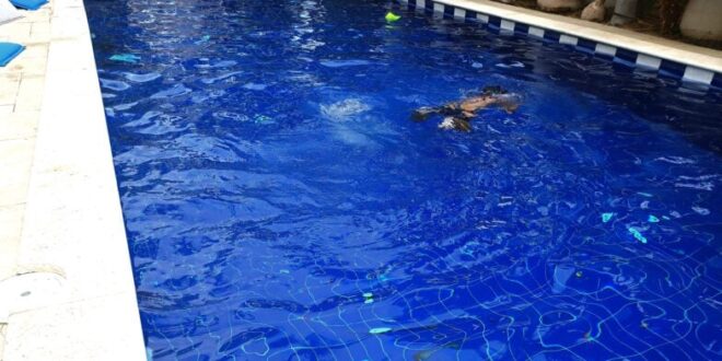لا تزال حالة الطفل البالغ من العمر 5 سنوات الذي غرق في بركة سباحة في الشمال صعبة